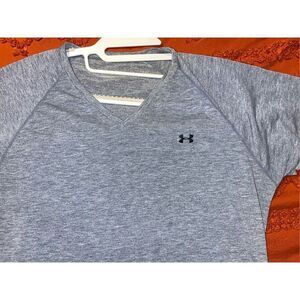 Under Armour gray shirt short sleeve T shirt. V neck size XL.